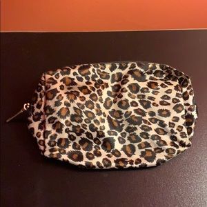 Leopard print-make up bag